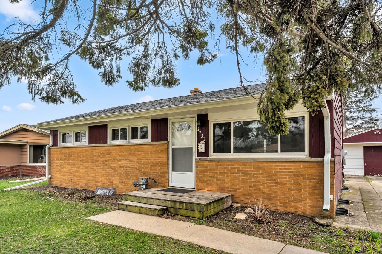 3731 St Andrews Blvd, Racine, WI 53405