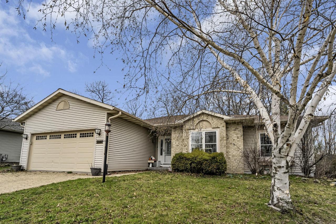 2328 Brookstone Ln, Waukesha, WI 53188