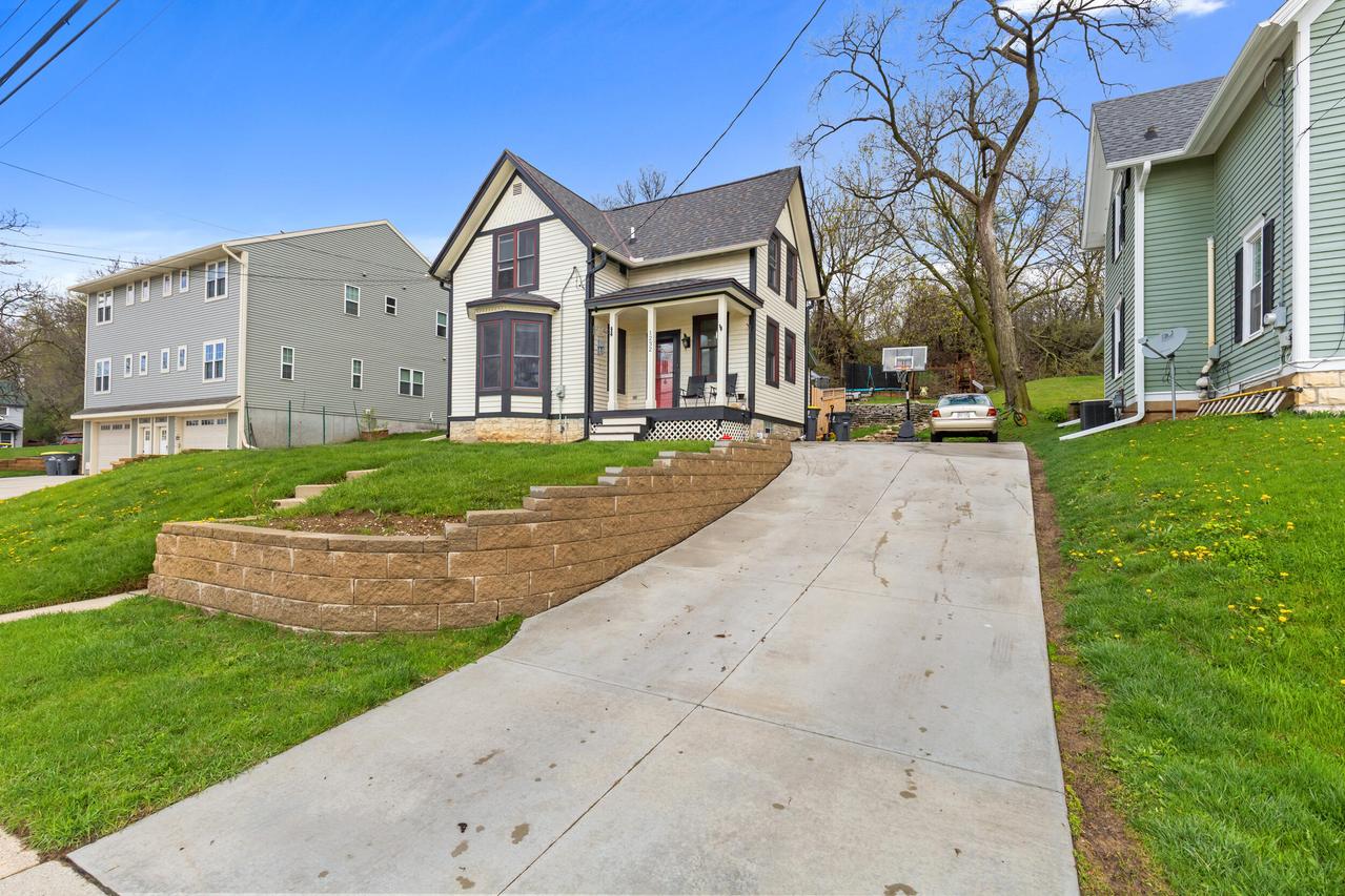 1232 E North St, Waukesha, WI 53188