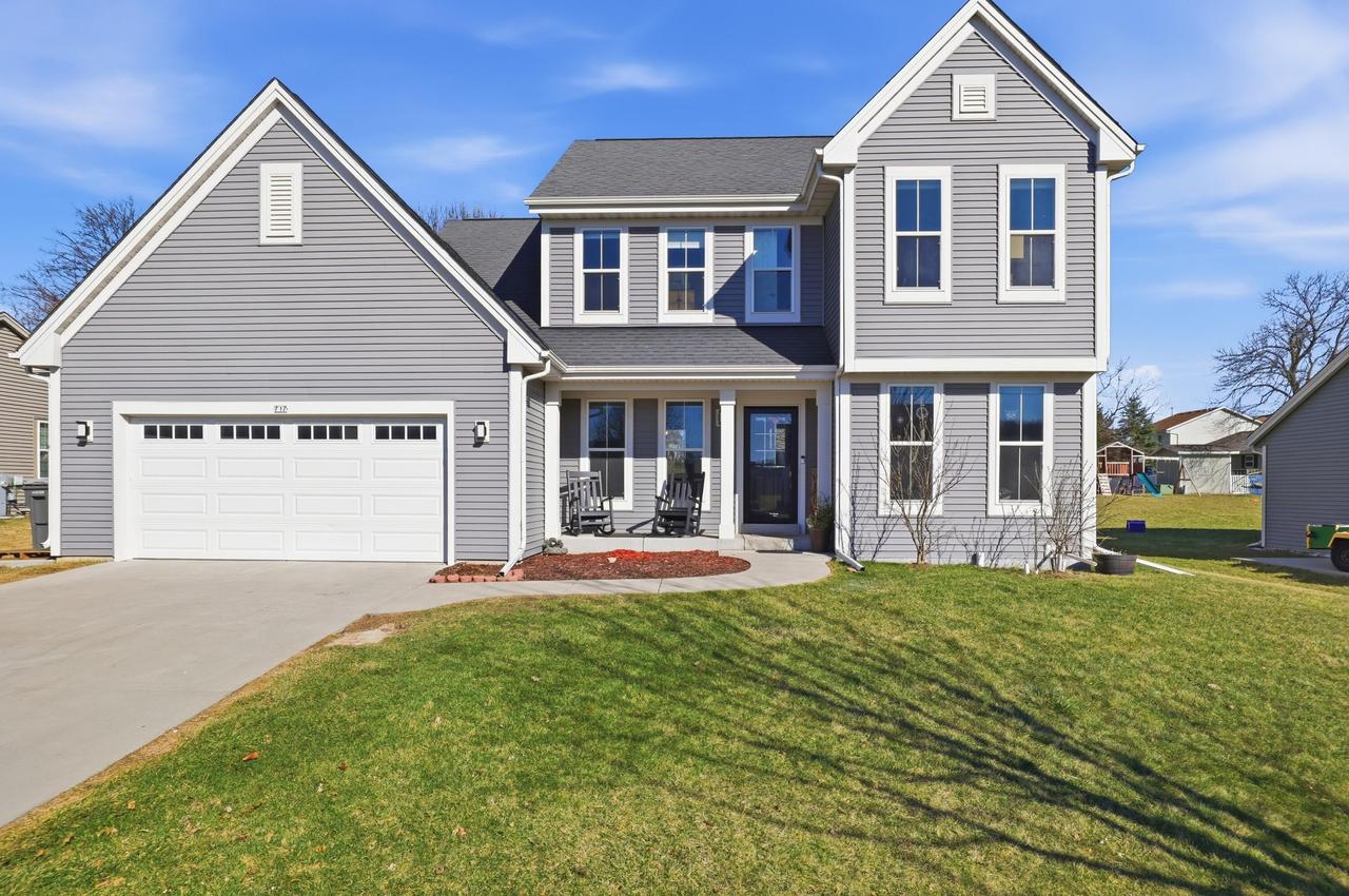 717 Chadwick Dr, Watertown, WI 53094