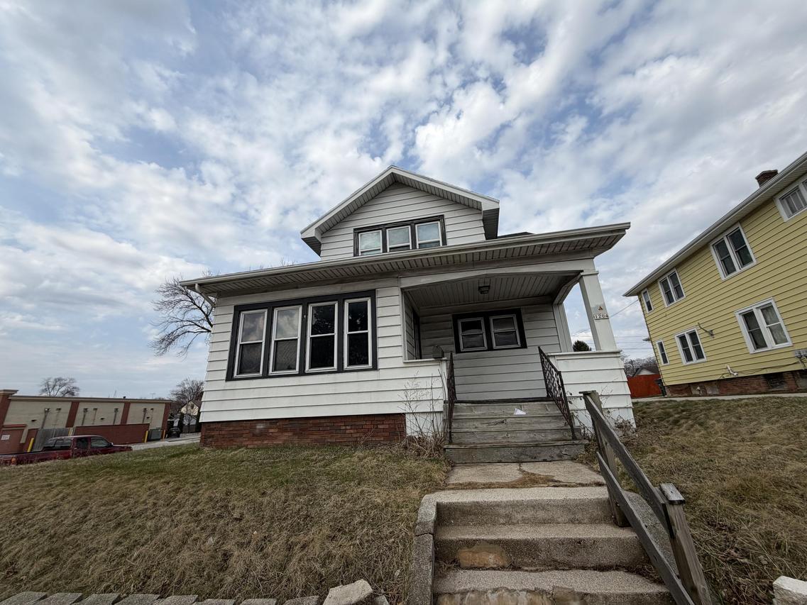 1204 N 14th St, Sheboygan, WI 53081
