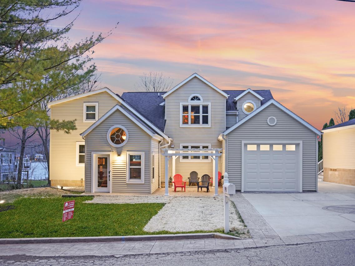 191 Riverside Dr, Waterford, WI 53185