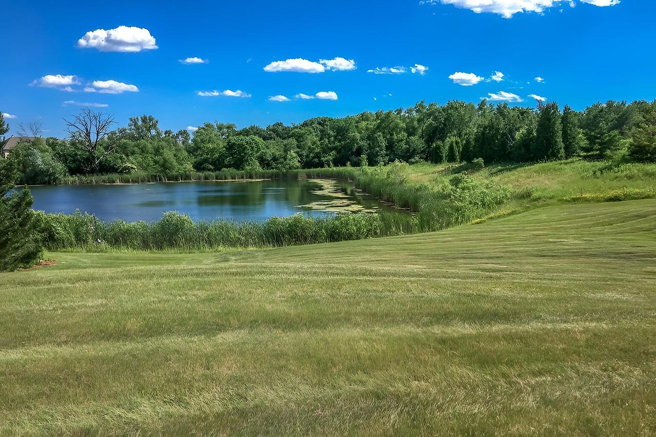 8501 Deerwood Ln, Franklin, WI 53132