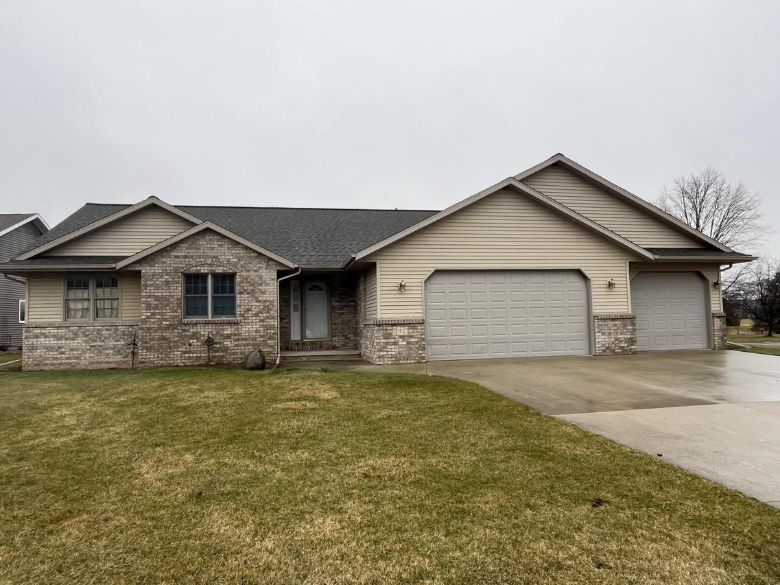 142 E Sienna Ct, Hilbert, WI 54129