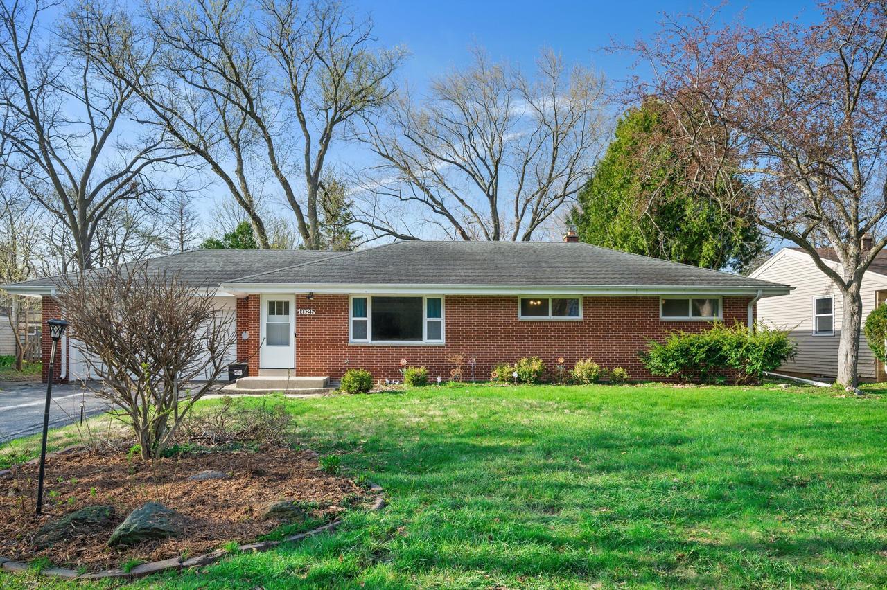 1025 W Riverview Dr, Glendale, WI 53209