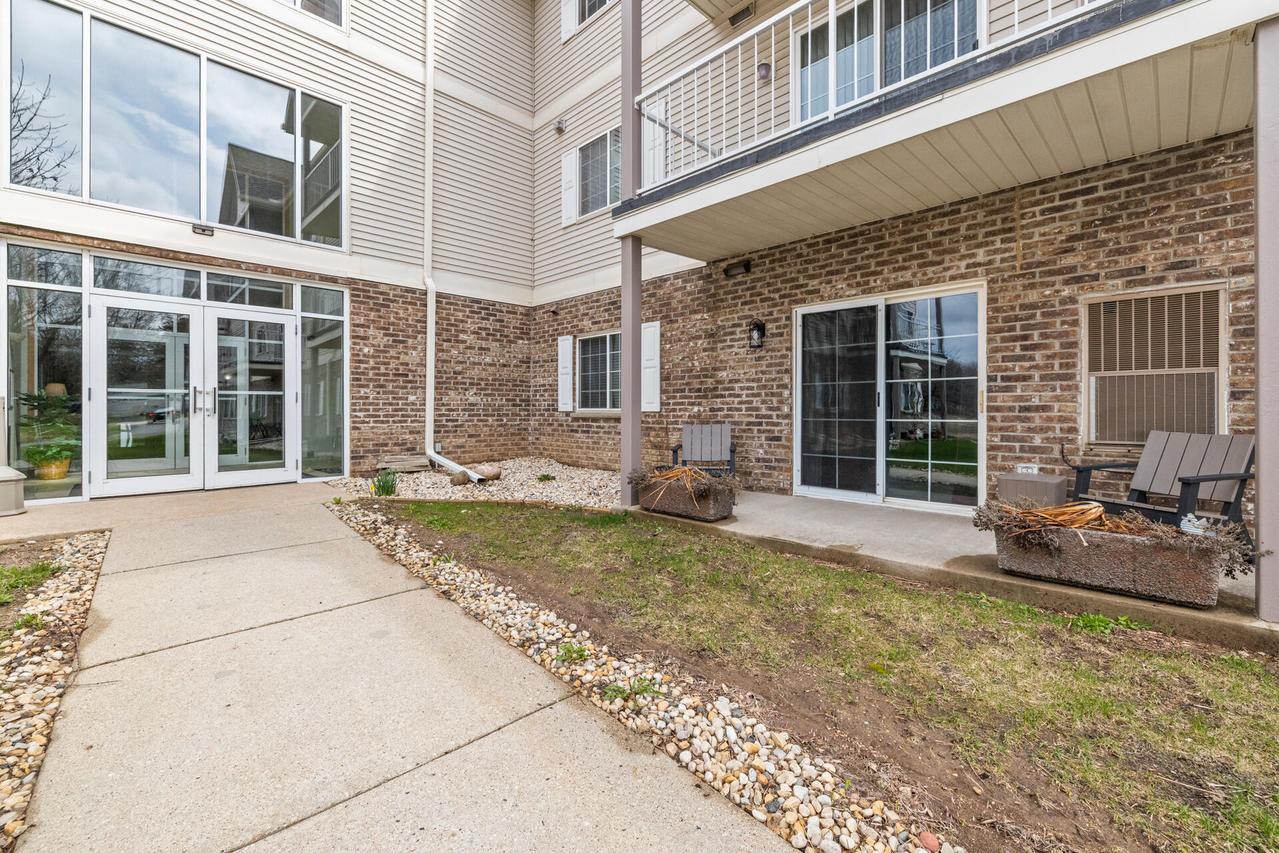 140 W W Commerce Blvd #108, Slinger, WI 53086