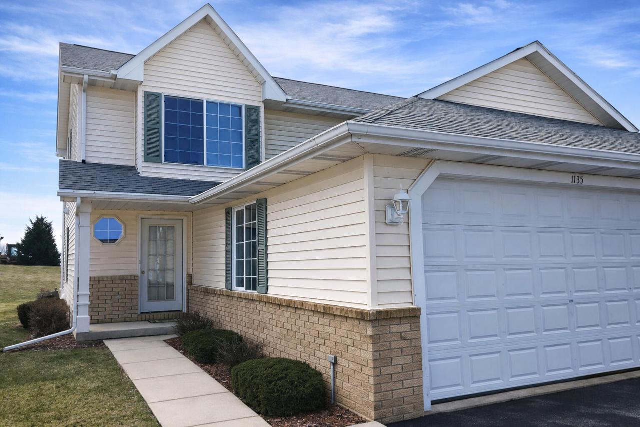 1133 Ellys Way, Slinger, WI 53086