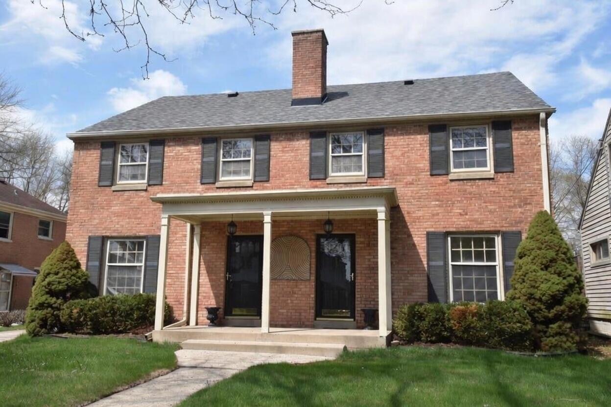 8400 Stickney Ave #8402, Wauwatosa, WI 53226