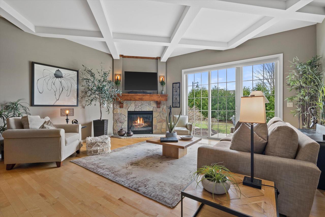 1750 Bess Ct, Oconomowoc, WI 53066