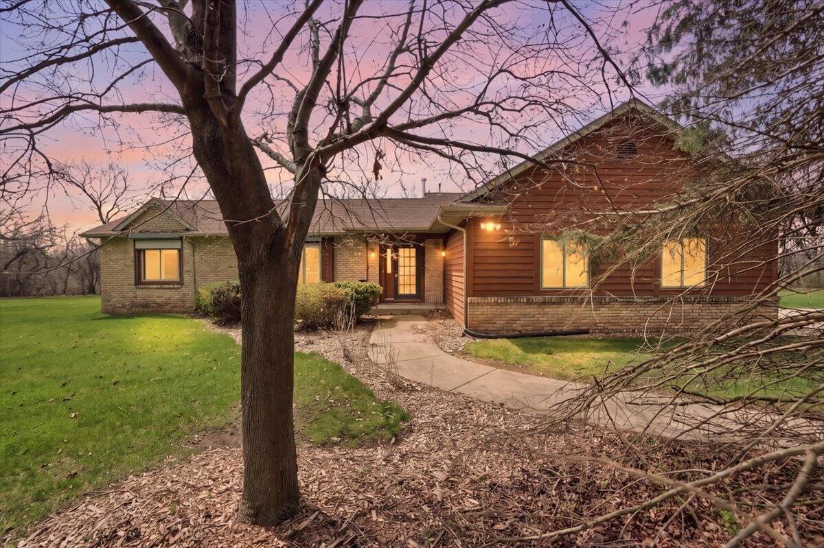 S28W36305 Scuppernong Cir, Ottawa, WI 53118