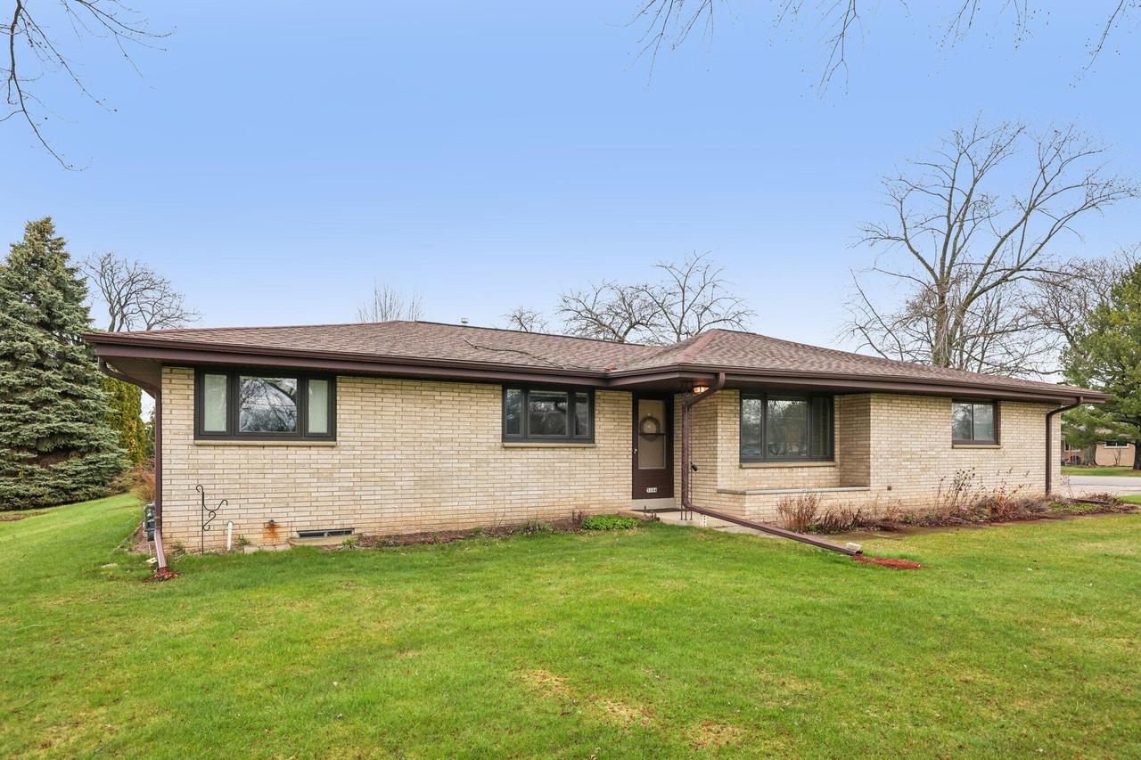 5104 Twin Elms Dr, Caledonia, WI 53406