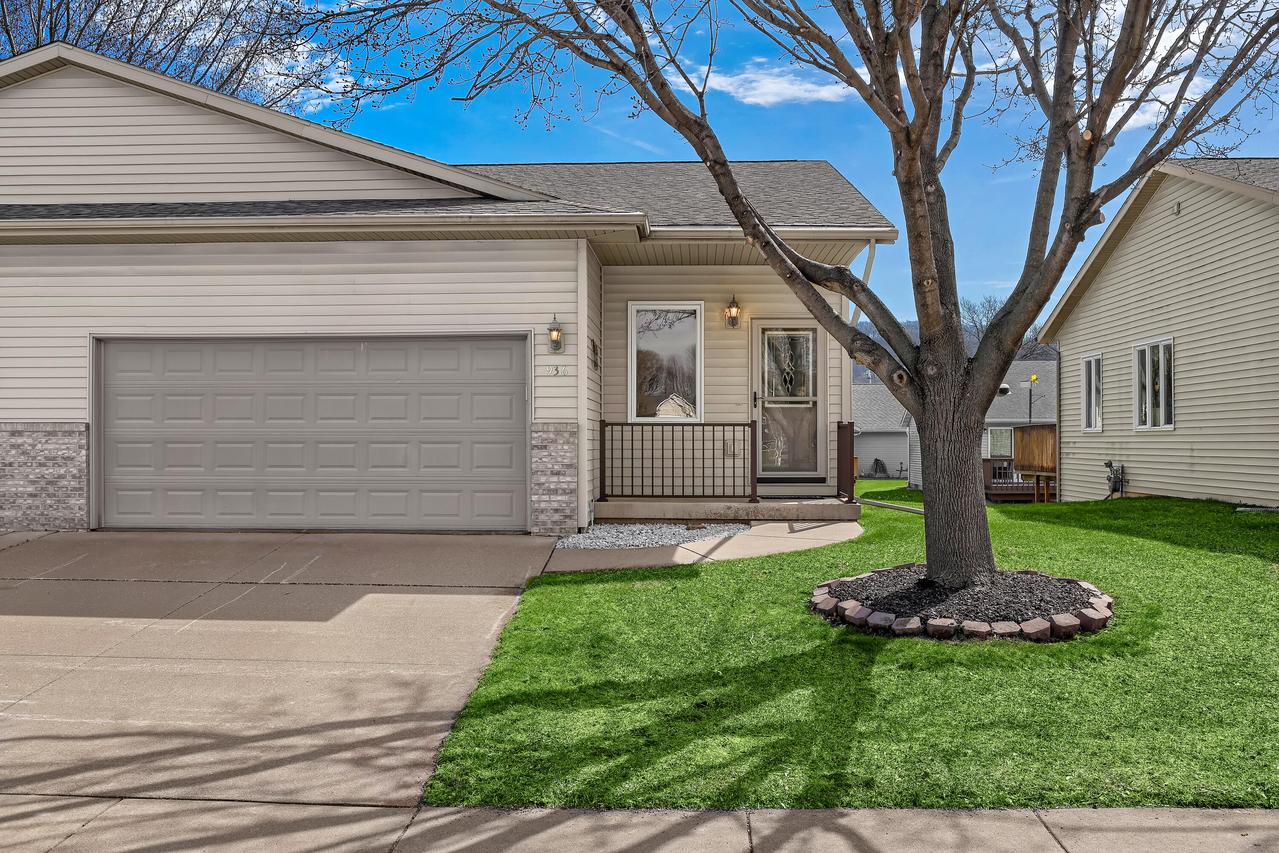 936 8th Ave, Onalaska, WI 54650