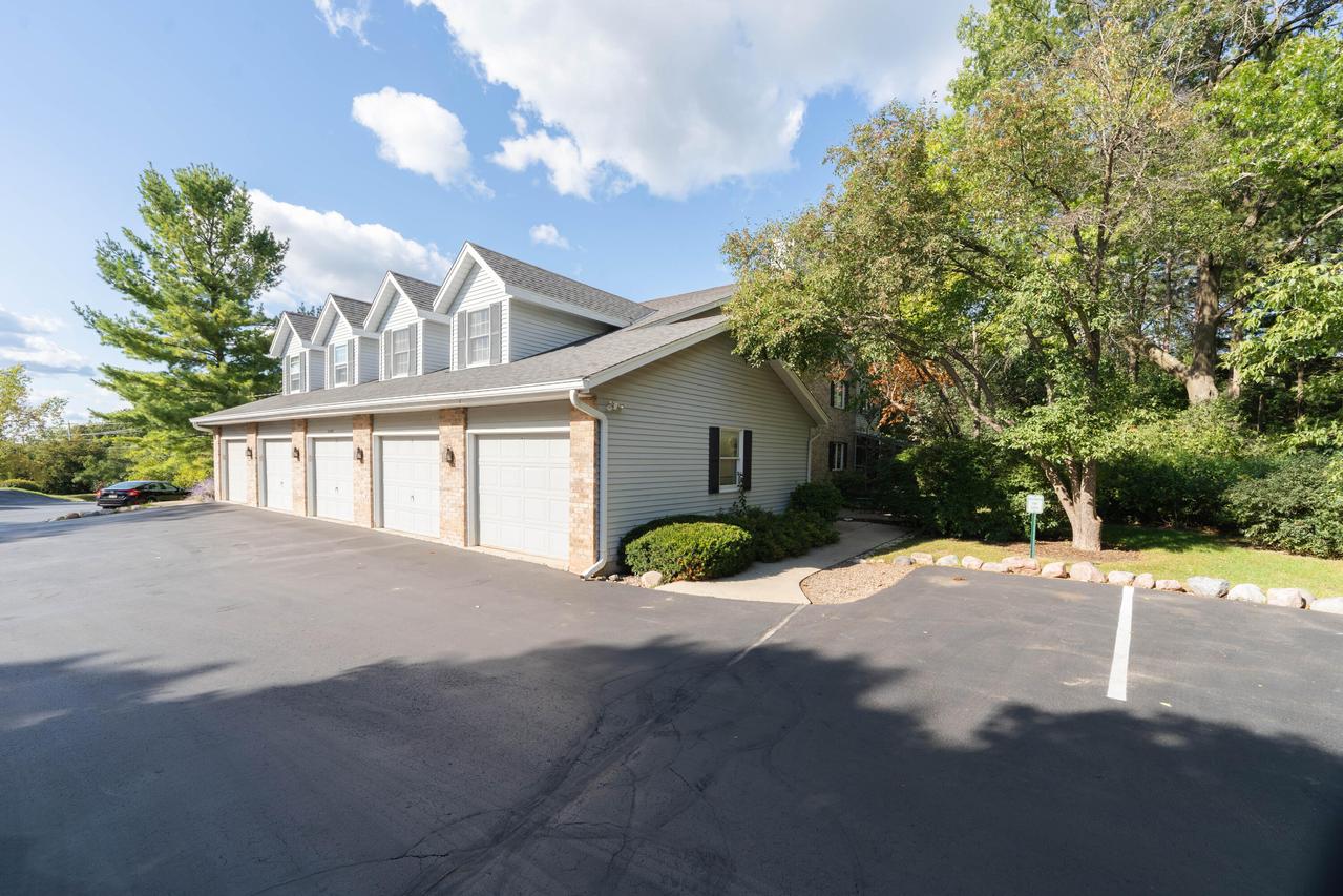 2357 Quail Hollow #D, Delafield, WI 53018