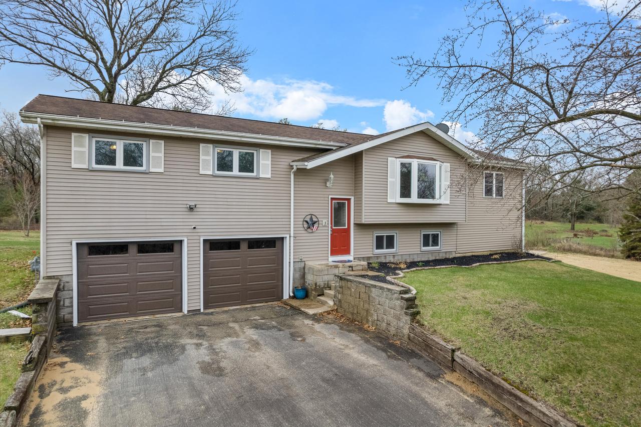 9560 Idell Ave, Sparta, WI 54656