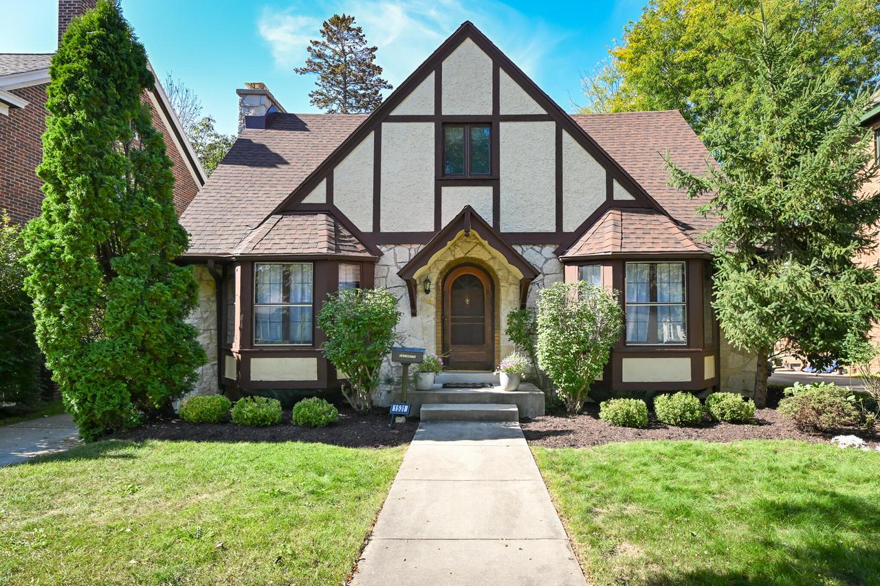 1531 N 60th St, Wauwatosa, WI 53208