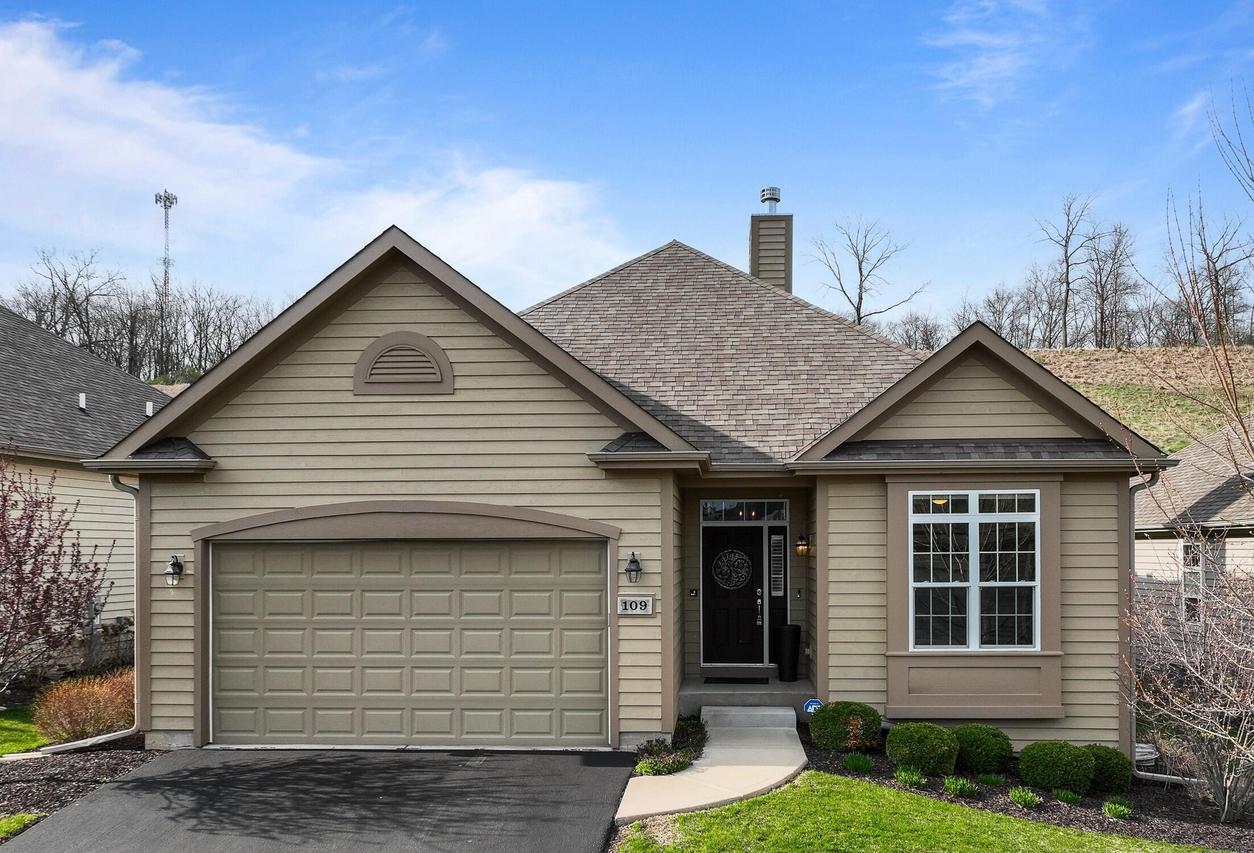 109 Lake Vista, Fontana, WI 53125