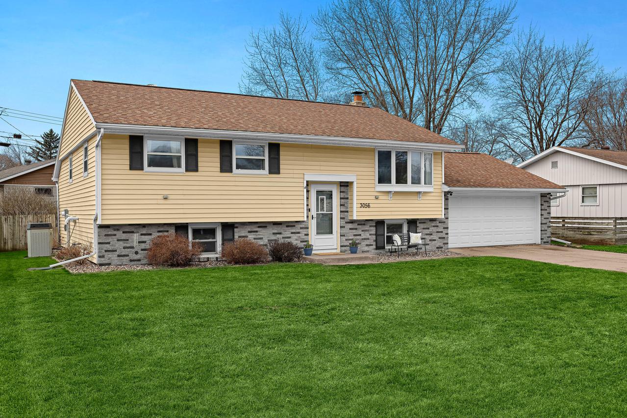 3056 S 31st St, La Crosse, WI 54601