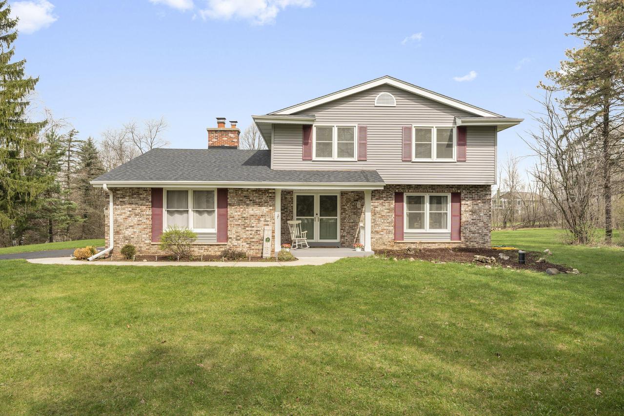 1888 Woodsfield Dr, Richfield, WI 53076