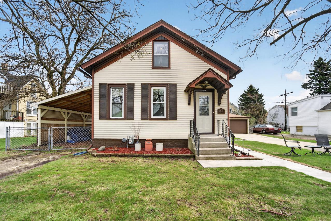 1739 Chatham St, Racine, WI 53402