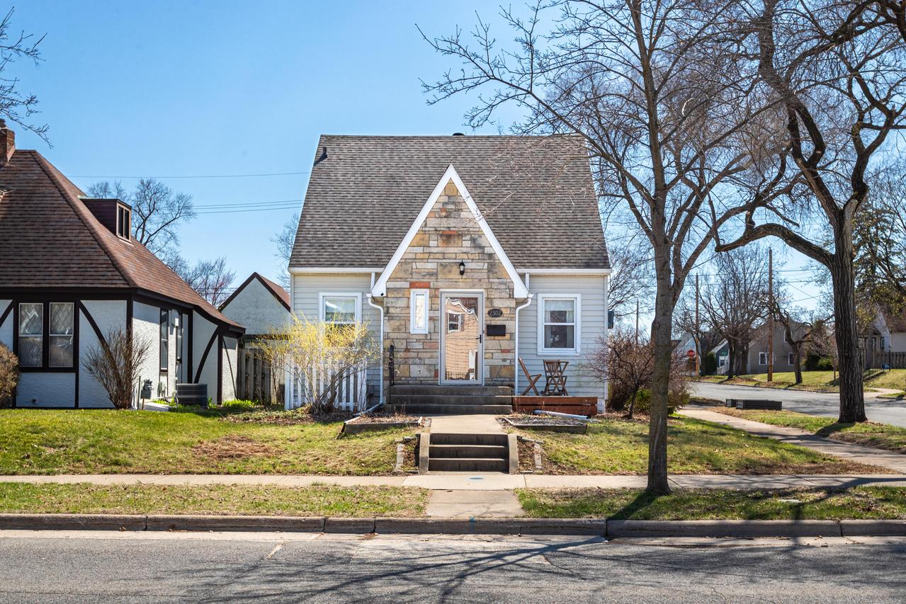 2302 Market St, La Crosse, WI 54601