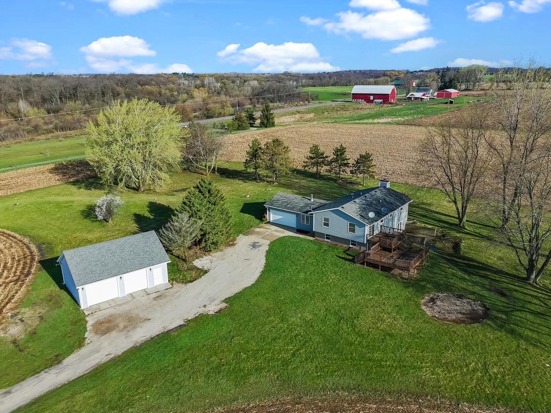 7164 Hospital Rd, Lyons, WI 53105