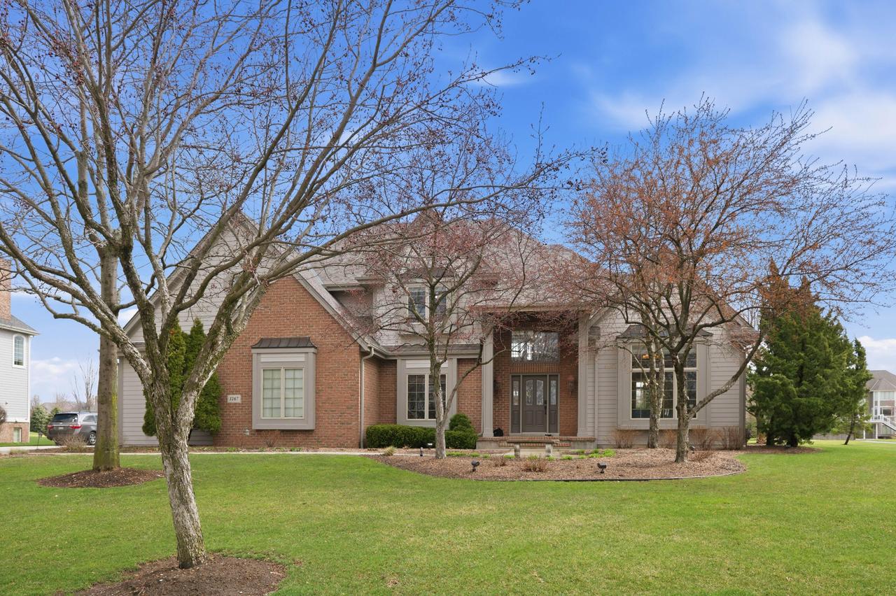 1267 Mary Hill, Hartland, WI 53029