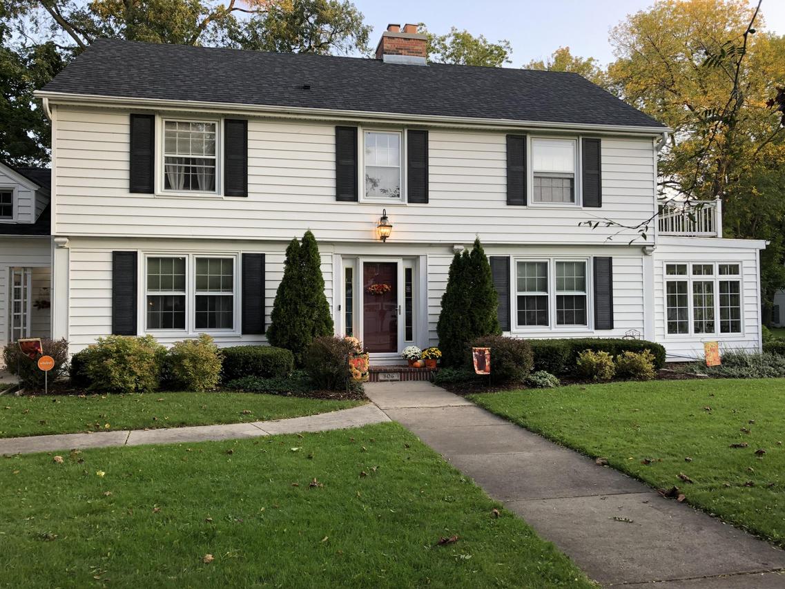 306 S Vincennes Cir, North Bay, WI 53402