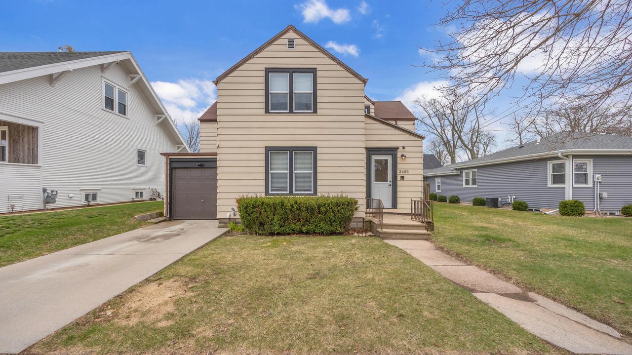 2605 School St, Two Rivers, WI 54241