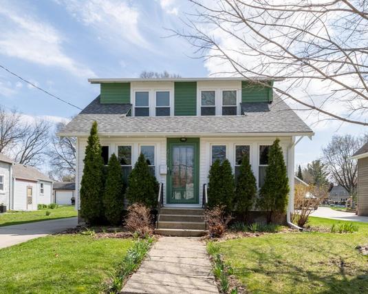 New Homes For Sale This Week That Attend Oconomowoc High School: April 10th to April 16th