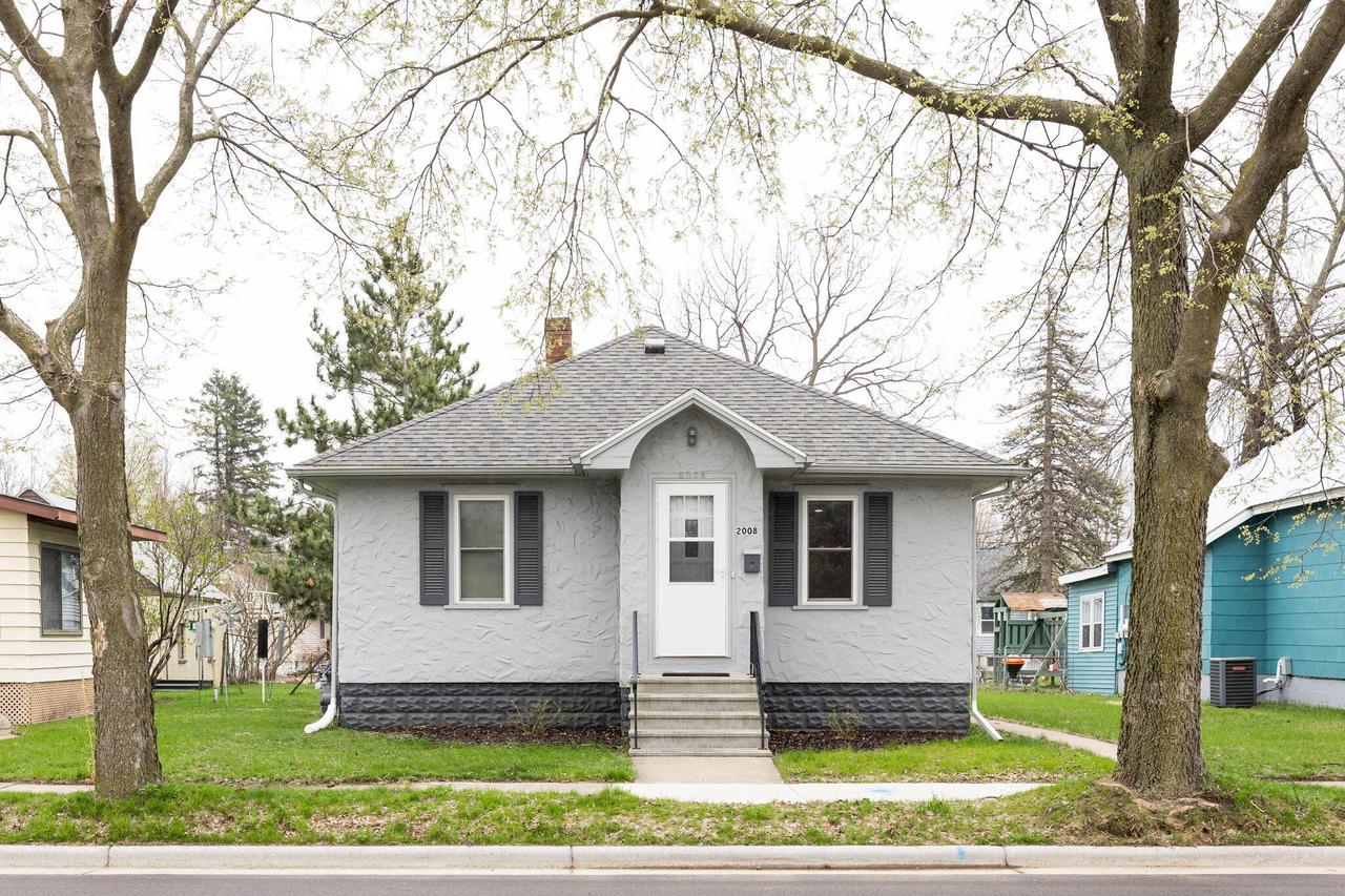 2008 Onalaska Ave, La Crosse, WI 54603