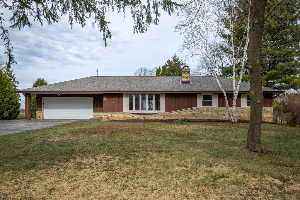 W225S9080 Mount Carmel Rd, Big Bend, WI 53103