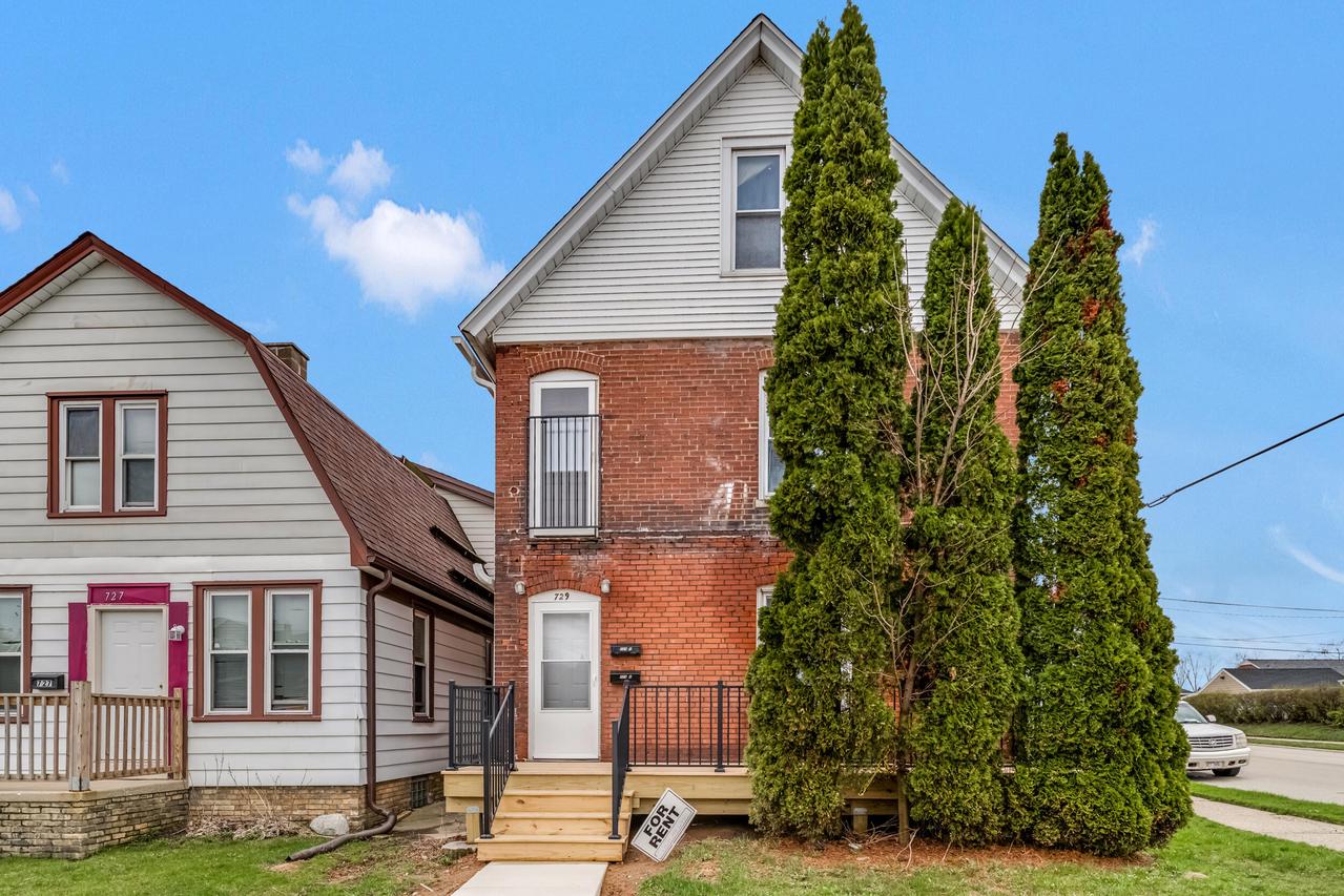 729 Montana Ave, South Milwaukee, WI 53172