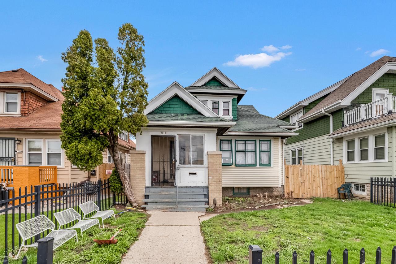 2654 N 57th St, Milwaukee, WI 53210