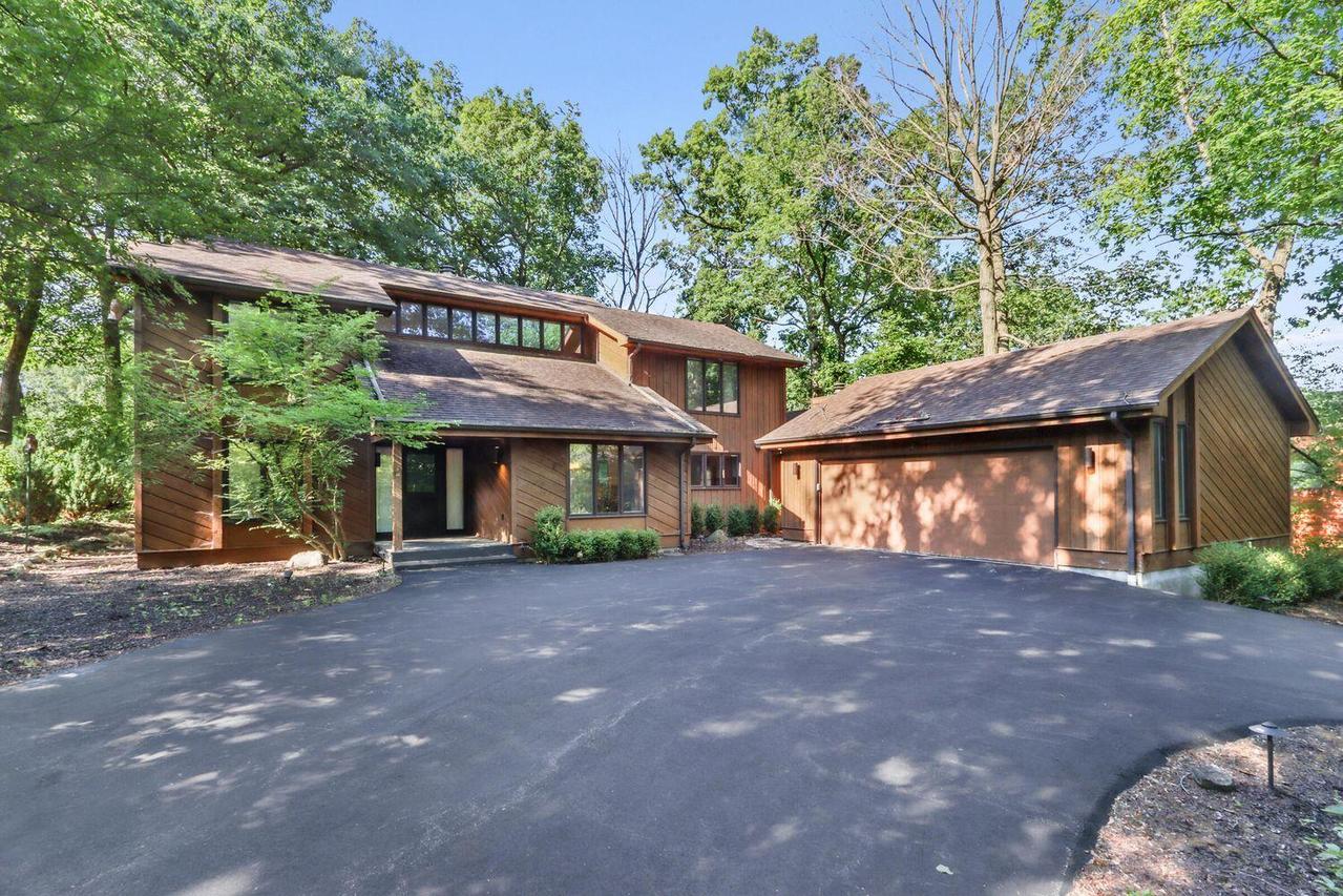 2 Abbey Springs, Fontana, WI 53125