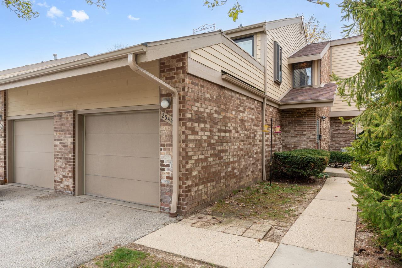 2544 W Parnell Ave, Milwaukee, WI 53221