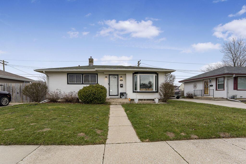 1521 Harmony Dr, Racine, WI 53402