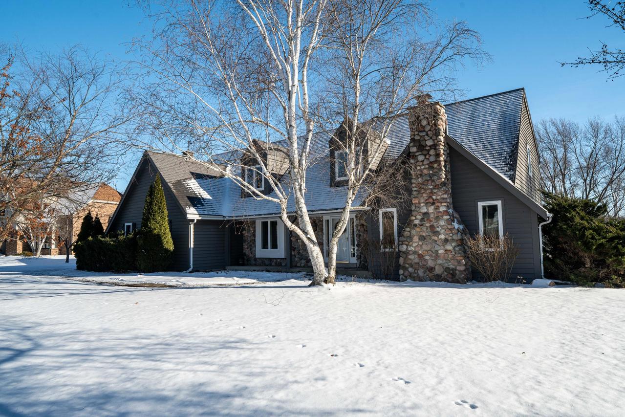 6331 Parkview Rd, Greendale, WI 53129