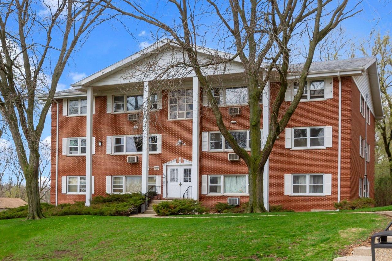 245 Country Club #3A, Lake Geneva, WI 53147