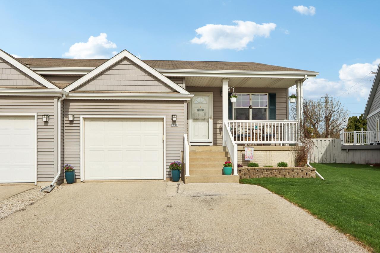 1238 Lombardi Way, Waukesha, WI 53186