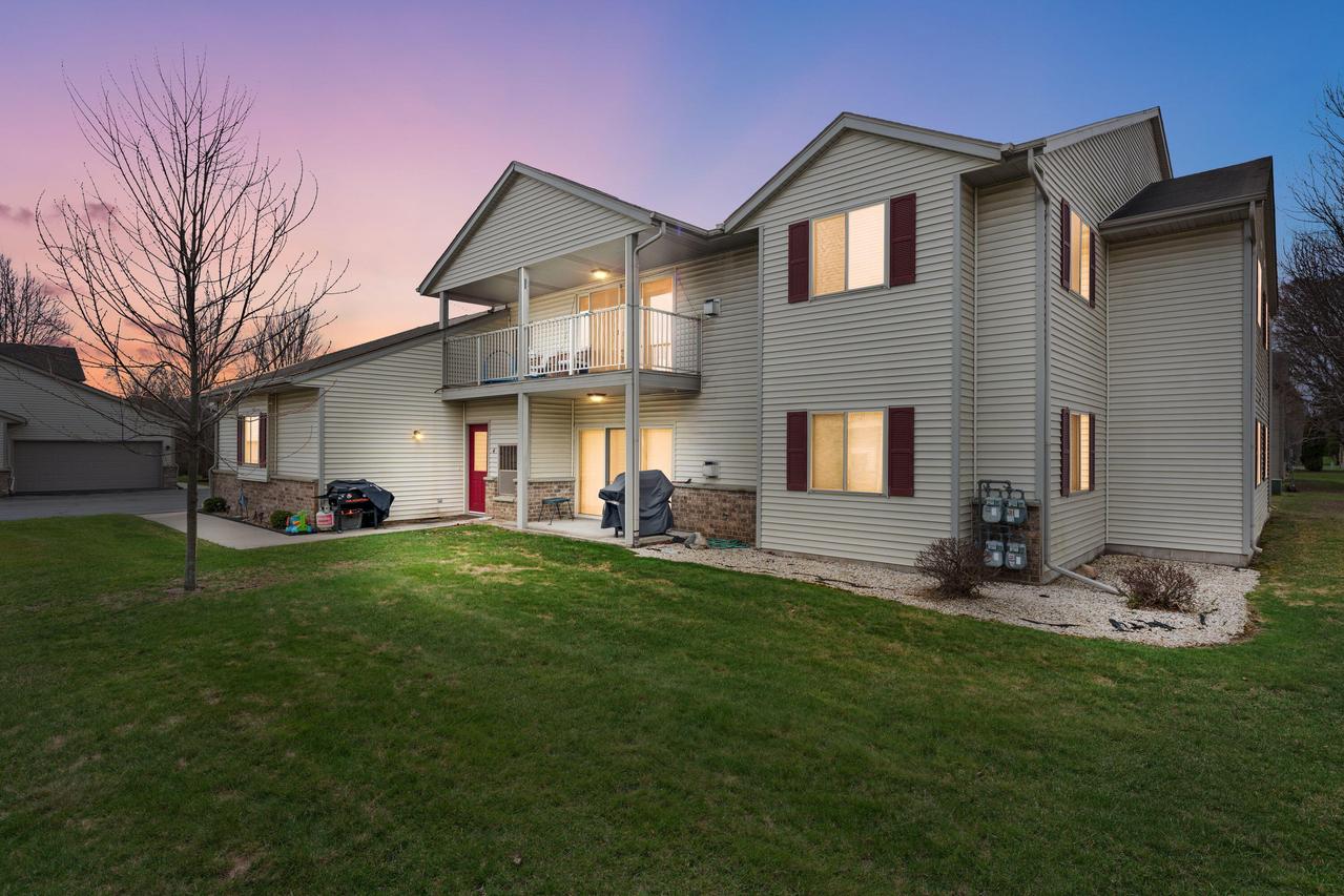 936 Roseland Dr #4, Kewaskum, WI 53040