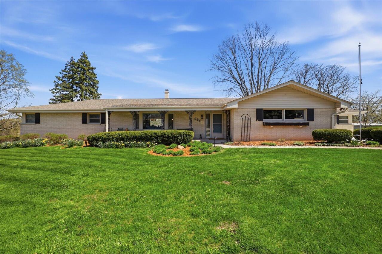 531 Lookout Dr, Pewaukee, WI 53072