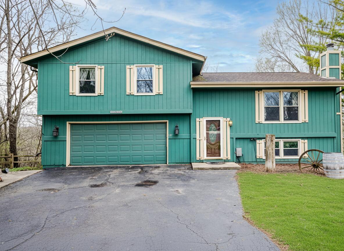 W287N6453 Highland Ct, Merton, WI 53029