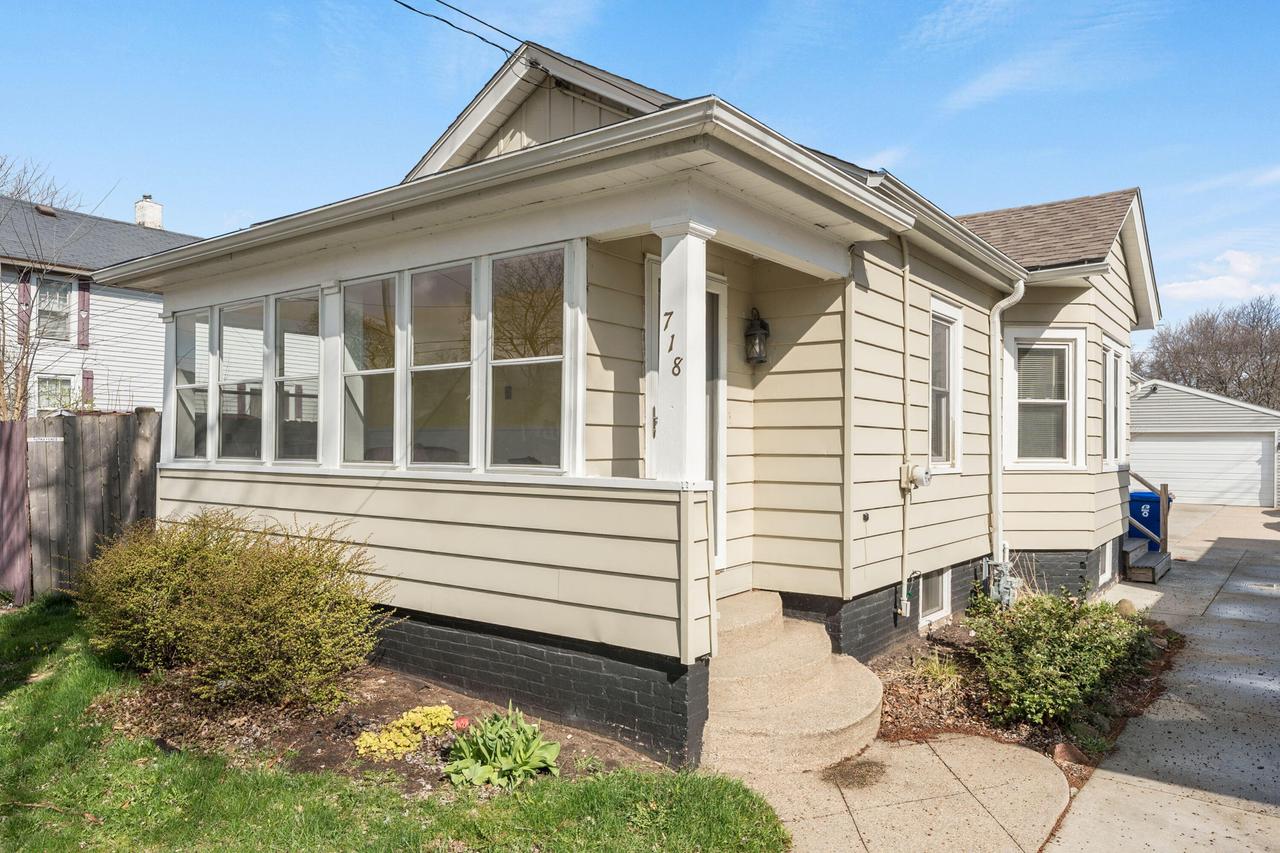 718 44th St, Kenosha, WI 53140
