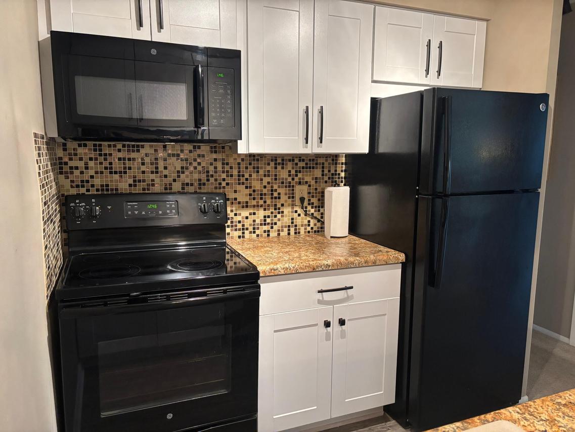 3935 S 84th St #4, Greenfield, WI 53228