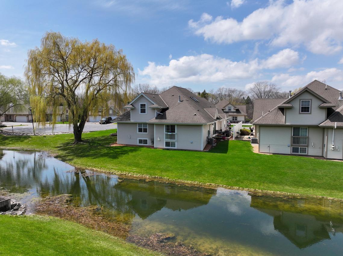 4870 S Waterview Ct, Greenfield, WI 53220