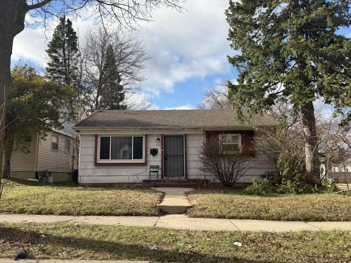 5733 W Custer Ave, Milwaukee, WI 53218