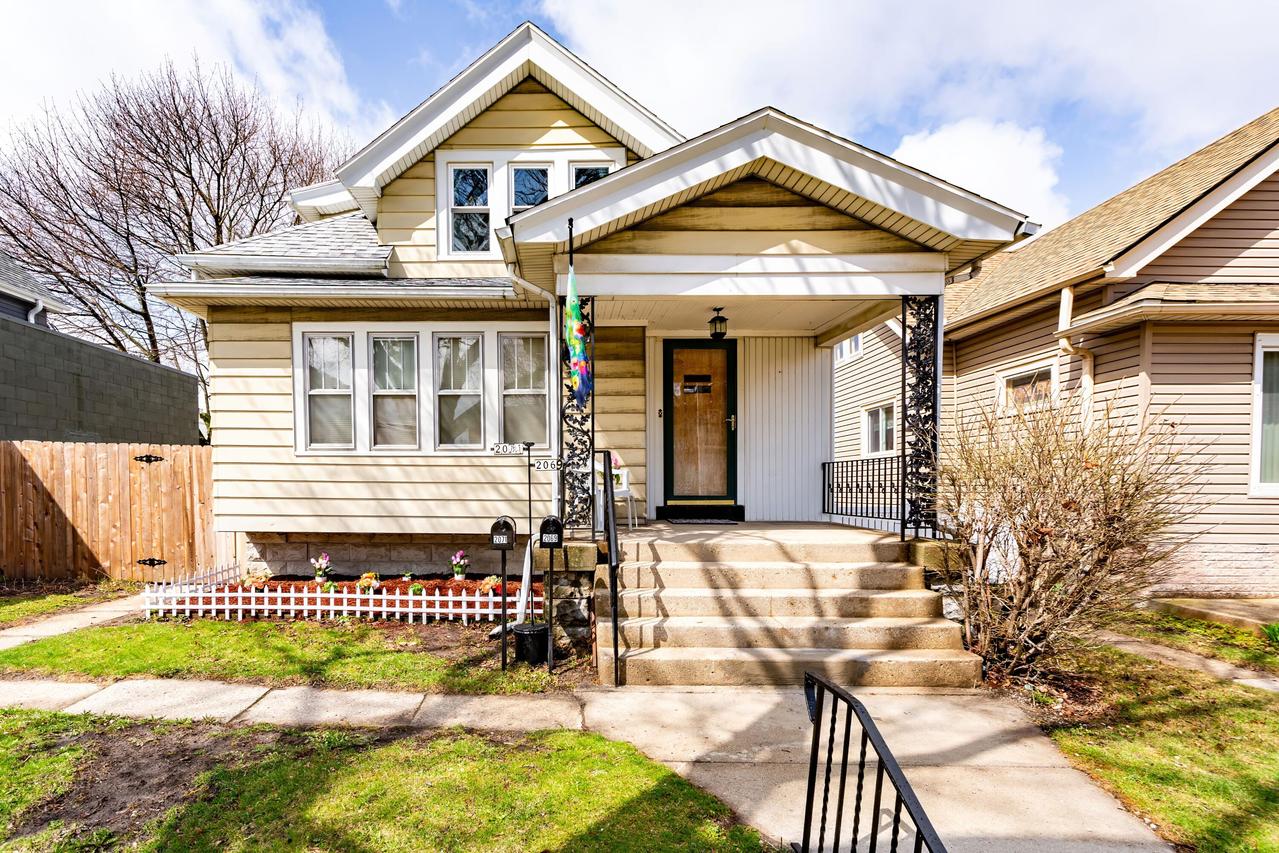 2069 S 71st St #2071, West Allis, WI 53219