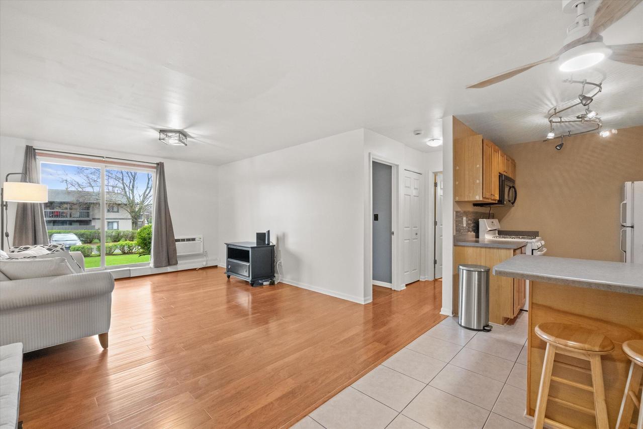 6143 W Howard Ave, Greenfield, WI 53220