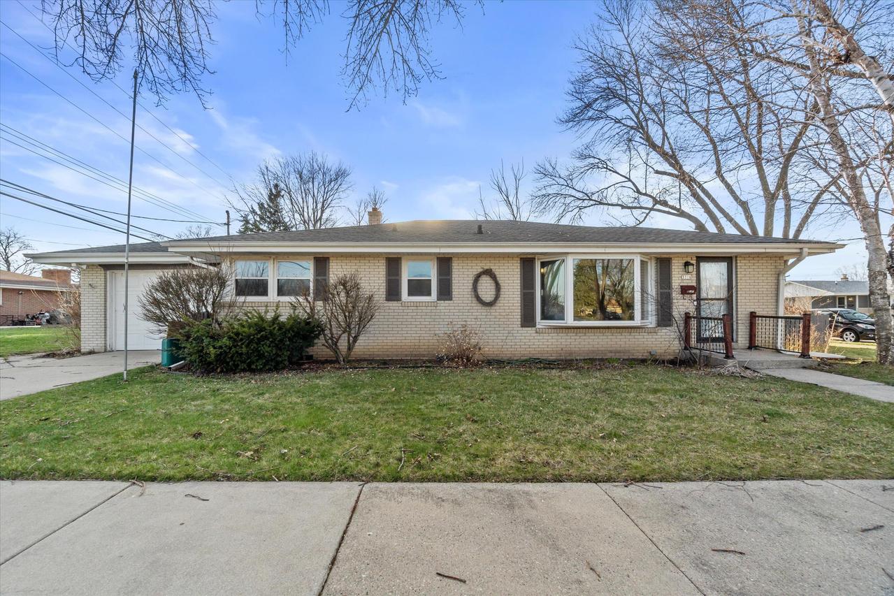 3716 Marquette St, Racine, WI 53402