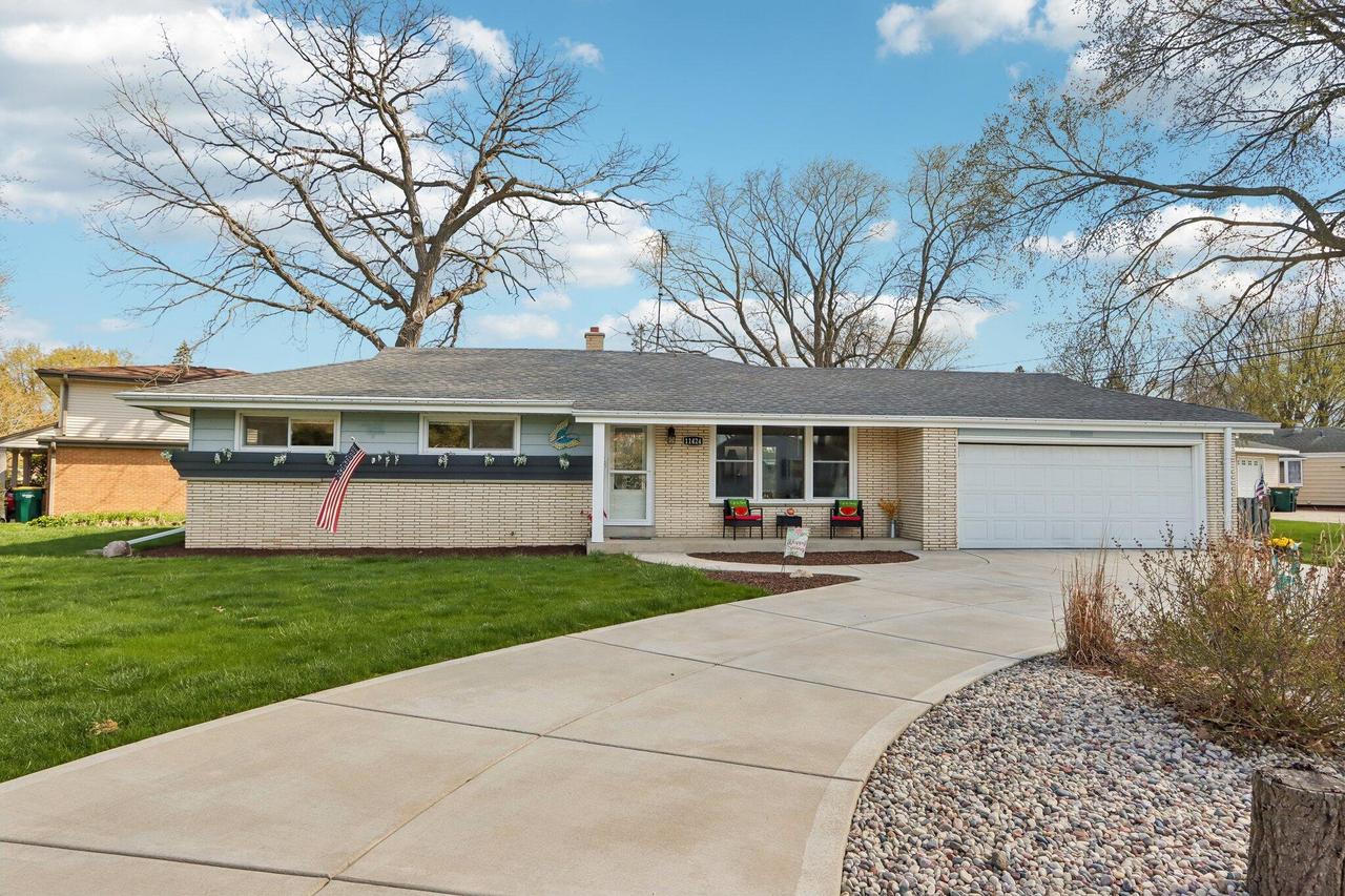11424 W Copeland Ave, Hales Corners, WI 53130